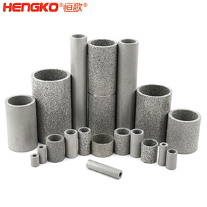 燒結不銹鋼濾管筒 如果您對燒結不銹鋼濾管筒有任何疑問,您會在這里找到答案。 一、什么是燒結不銹鋼濾管筒? 是通過加熱或加壓的燒結工藝制成的特殊金屬管。根據您需要的金屬類型,可以選擇燒結不銹鋼金屬管、燒結銅金屬管或燒結青銅金屬管。 二、燒結金屬管有哪些用途? 1.食品和飲料行業:防止食物營養成分被沖走,還可以過濾掉污染物。 2.水力發電廠為您工廠的渦輪機提供動力。保持電力循環生產。 3.天然氣生產廠可以捕獲氣體中的小污染物。 4.化學加工工業過濾掉有害污染物,提高化學產品的效率。 5.石油工業消除污染物來提高石油產品的純度。 6.醫藥行業去除藥品中的污染物,并提高藥用價值 三、燒結金屬管的優點是什么? 1.材料堅固形狀靈活 2.良好的滲透性 3.多種孔隙分布 4.性能穩定可以應對來自各種流體的高壓而不會變形。 5.機械強度高可以在高溫高壓等極其惡劣的環境中使用。 6.可以調整孔的大小 7.耐腐蝕和熱沖擊 8.設備易于清潔,無需長時間關機。 四、選擇燒結金屬管時要注意以下幾點: 優質材料、溫度范圍、微米變化、耐腐蝕、納污能力、機械強度 需要的高強度(恒歌316不銹鋼濾管正反向流動中提供相同的強度) 燒結金屬管的工作原理 五、什么材料可以制造燒結金屬管? 1.燒結不銹鋼:高機械強度耐腐蝕,在高壓高溫中高效運行不會損壞; 2.銅粉末燒結管屬不銹鋼替代品,耐腐蝕且經濟實惠,但耐溫和強度較差; 3.鎳合金,適用于極端工作條件的燒結金屬管。 注:燒結、固化、退火有以下幾個方面的比較: 1.燒結:這是一種熱處理方法,會使粉末狀物質形成整體材料,利用粉末中單個粒子之間發生的擴散。可以固態和液態下發生。 金屬粉末 2.養護:是用來加速化學反應的技術,適用于高分子及高分子材料復合。當熱固性聚合物在室溫下無法在合理時間內固化時,您將使用固化爐應用高溫來實現固化過程。 (例如,當您將預浸碳纖維覆蓋在模具上時可以固化它,使它保持模具的形狀,單體會在固化溫度下迅速反應,從而形成熱固性聚合物,使預浸墊物質變硬。) 3.退火:是一種熱處理技術,用于使用非常高的溫度來減輕物質的應力,降低處理物質中原子間鍵內的內應力和整體彈性能。此外,它是指金屬熱處理、高性能聚合物和陶瓷玻璃的術語。 (例如,您可以將冷軋鋼坯退火,制成另一種產品,當內部應力不推薦時,例如在進行機加工之前,您可使用此過程,機械加工通過去除材料來改變內應力的分布。 六、有哪些類型的燒結金屬管: 1.燒結多孔金屬管金屬管上的孔有助于過濾過程,運營成本低,但由于表面積小效率較低。 2.褶皺燒結金屬管表面積大于多孔金屬管,過濾效率高,但成本也高。 七、能清洗燒結金屬管嗎? 建議定期清潔設備上累積的污染物提高效率,確保其經久耐用并發揮最佳性能,延長使用壽命。 在 Hengko我們將幫助您獲得合適的燒結不銹鋼濾管筒以滿足獨特的應用要求。您有任何疑問,請隨時聯系我們的團隊。m.longyuanmuye.com